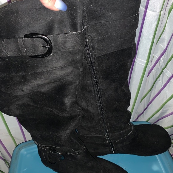 Knee high boots - Picture 3 of 3